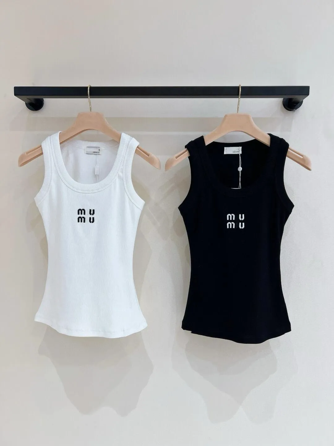 Tank Top women designer Solid color External sports vest Cropped Top T Shirts Women Knits Embroidery Vest Sleeveless Breathable Pullover Womens Sport Tops
