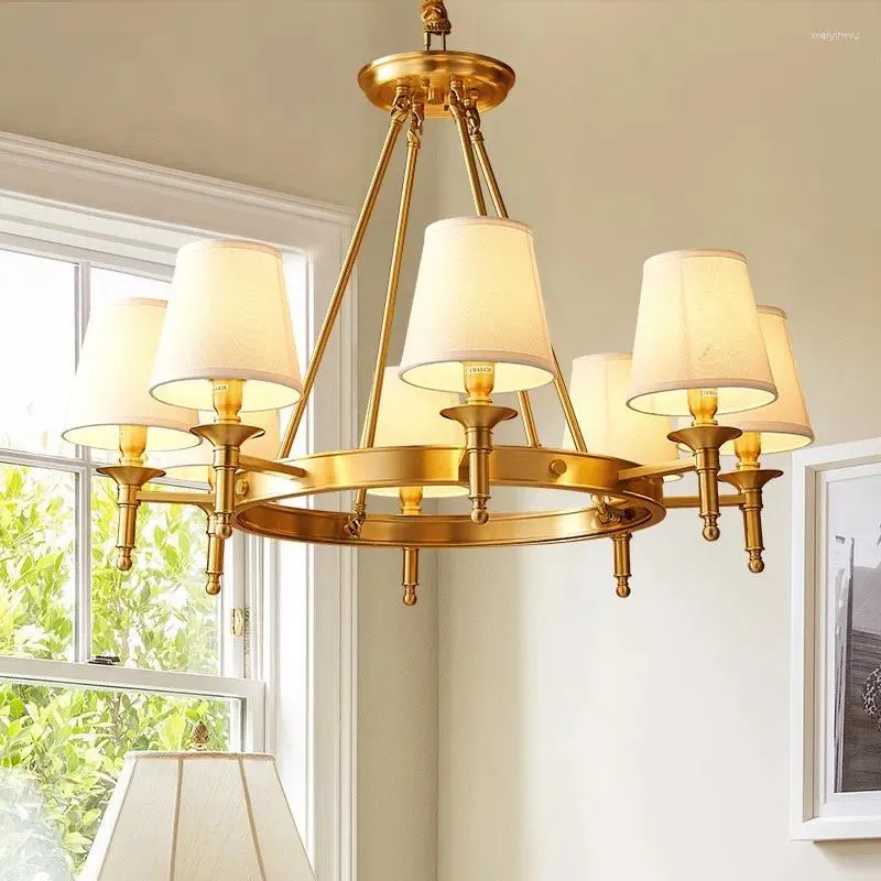 シャンデリアアメリカンスタイルの銅シャンデリアは、天井の装飾用ホームリビングルームダイニングランプのためのモダンな真鍮光の豪華な吊りランプを導いています