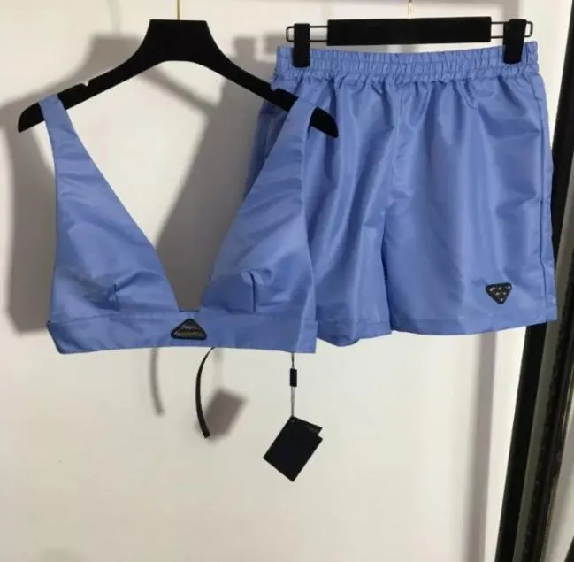 Designer Pradas Women Women Pants Sets Set Triangle Metal V Neck Tops senza maniche Mini Short Set Streetwear Fashion Crop Top T3541704