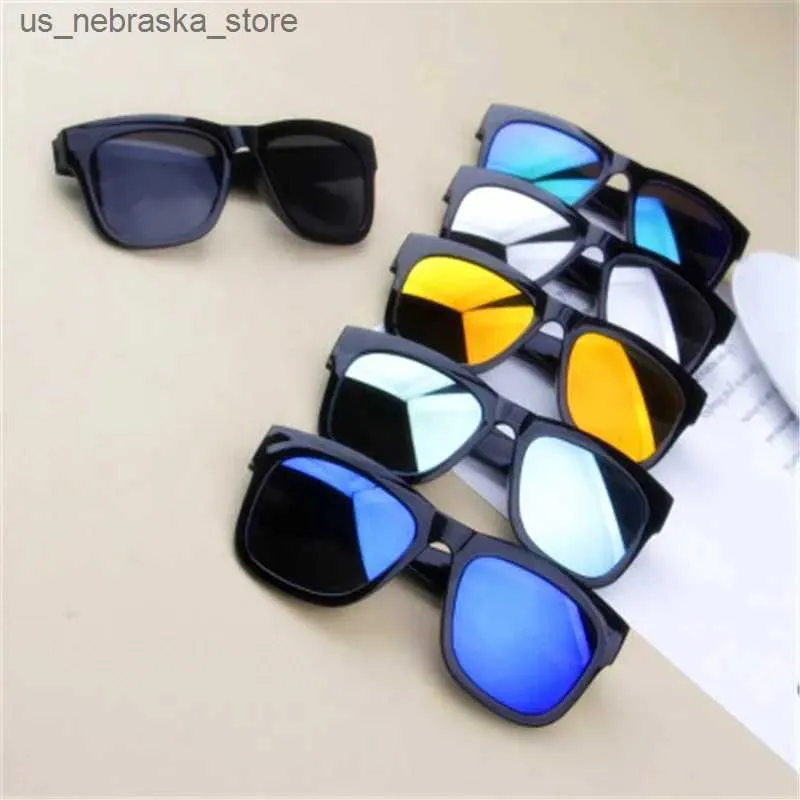 Sunglasses Childrens 2023 New Fashion Square Boys and Girls Glasses Baby Travel 6 Colors Available UV400 Q240410