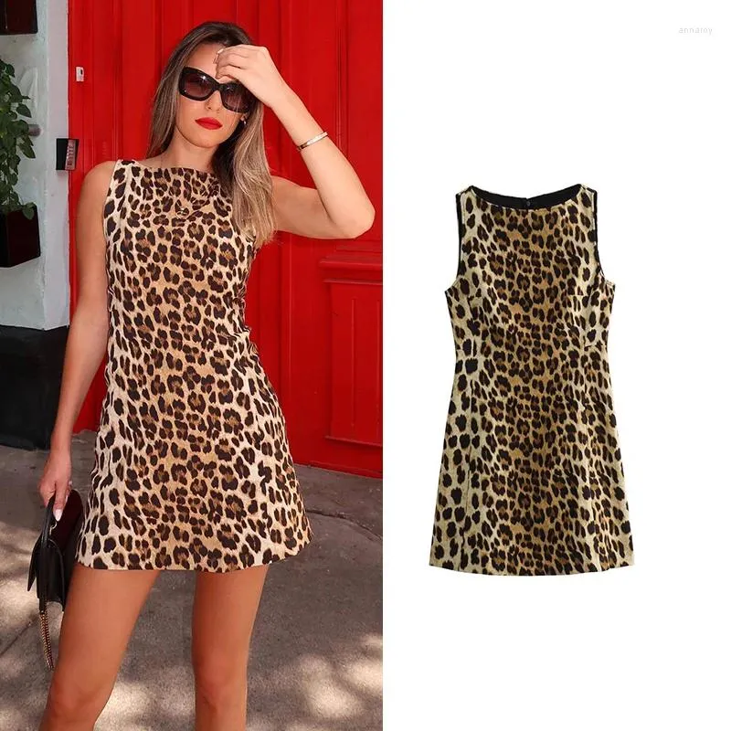 Robes décontractées Leopard Summer Femme 2024 Chic Print Slim Mini Mini Party Dress Street Elegant Youth