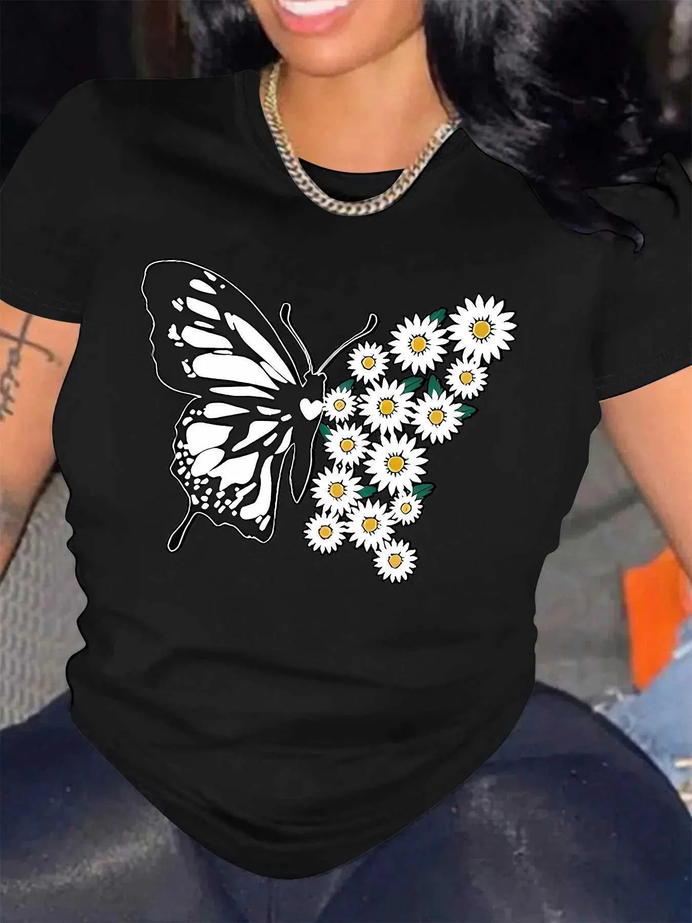 T-shirt femminile Y2K Shor Shor Summer Speose Florst Floral and Butterfly Equipaggio T-shirt Nuovo stile Casual Female Top Top Womens abbigliamento Y240509