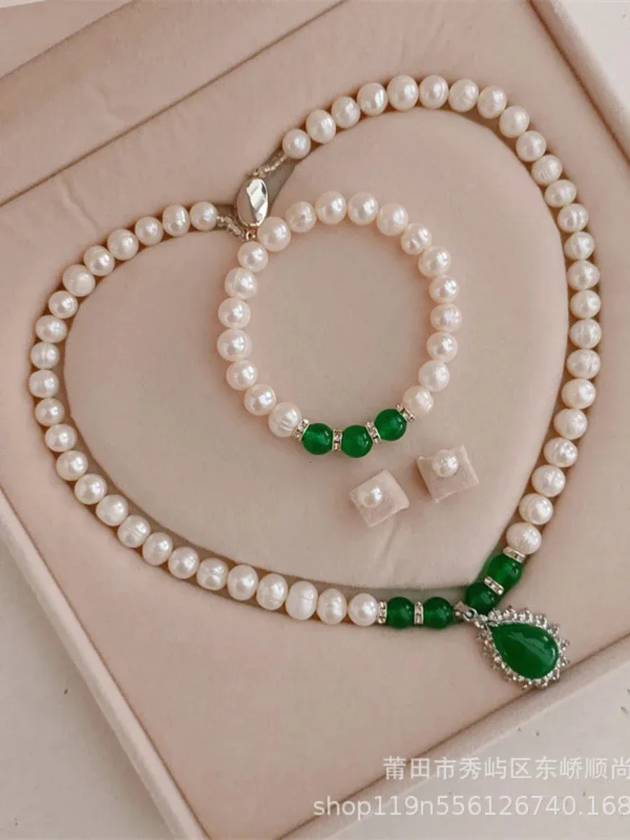 8-9 mm in der Nähe des runden weißen natürlichen Süßwassers Perlenkettenkette Redgreen Waterdrop Chalcedony Armband Ohrringe für Mutterschmuck Set 240510