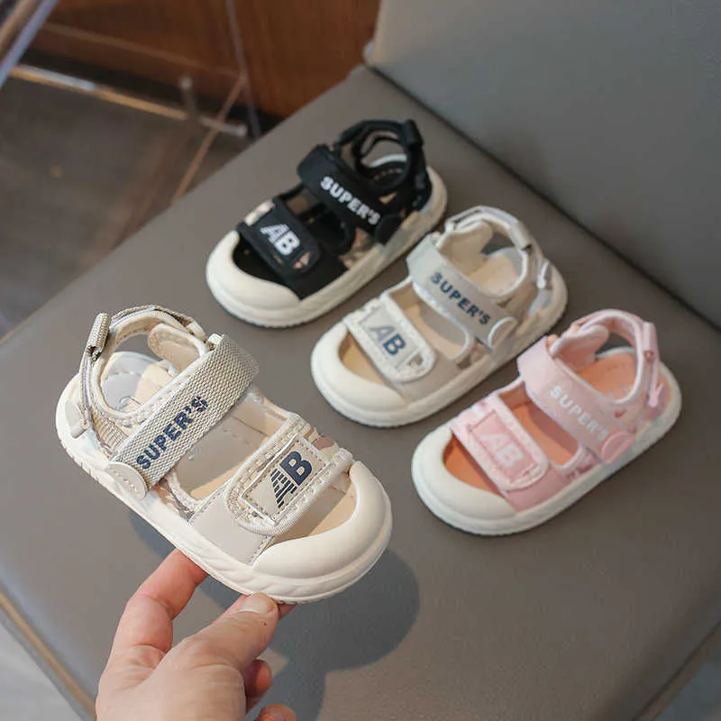 Sandaler barns pojkar Summer Open Toe 2024 Nya Middle School Big Children Baby Girls Little Beach Shoes Baotou Student H240510