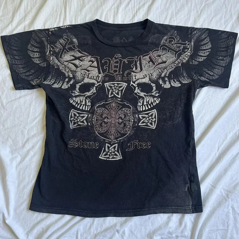 Esthetische winkelcentrum 2000 Goth e-Girl Gothic T-shirt Retro Y2K Grunge Skull Wing Crop Tops Indie grafische afdruk korte mouw T-shirt Women 240510