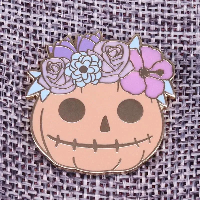 Broscher skrämmande pumpa märken söt halloween brosch blomma pastell goth skalle emalj pin höst smycken gåva för barn kvinnor jackor skjorta