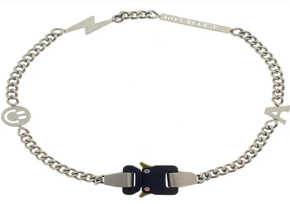 1017 Alyx Men039s och Women039S Industrial Pendant Halsband Funktion Vind Titanium Steel Hip Hop Trendsetter Metal Buckle H4140592