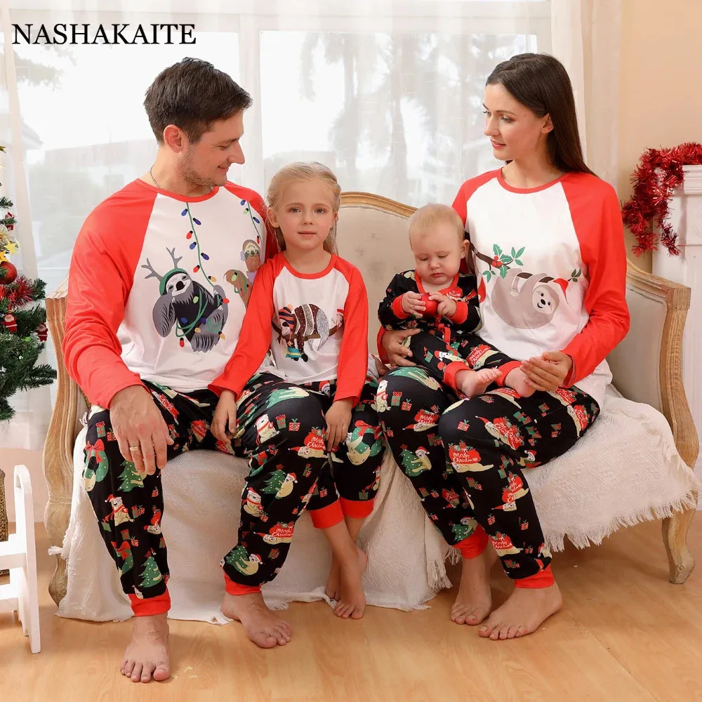 Nashakaite Christmas Matching Family Tenues Pajamas Mother Père enfants Cartoon Imprimer des vêtements Mère et fille Famille Look 240507