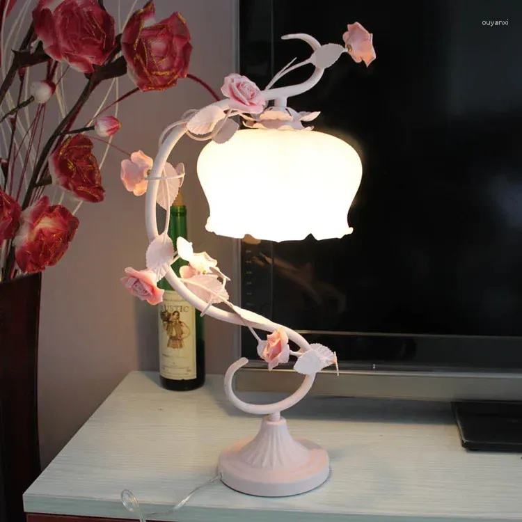Bordslampor europeisk rosa blomma för vardagsrum sovrum glas skrivbord lamp ledande ljusarmatur flickor prinsessa bröllopsdekor