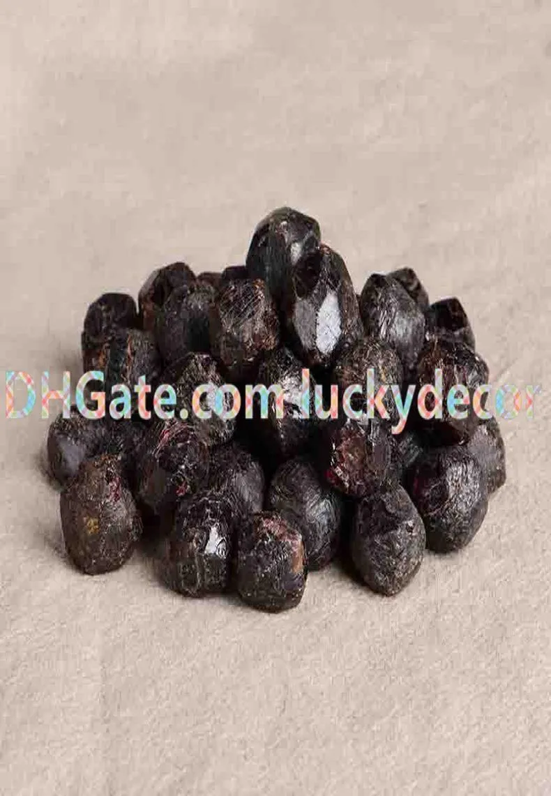 100 g małych nieregularnych naturalnych surowych klejnotów granat kryształowe kawałki skalne szorstkie czerwone granat luźne kamienne okazja mineralna styczeń B4203682