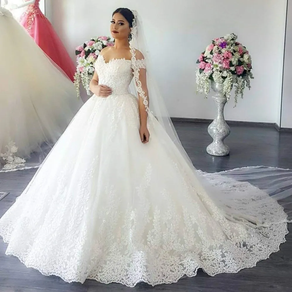 Luksusowa koronkowa księżniczka z ramion sukienki ślubne kochanie Sheer Back Princess Illusion Applique Bridal Suknie szata de Mariage 231a