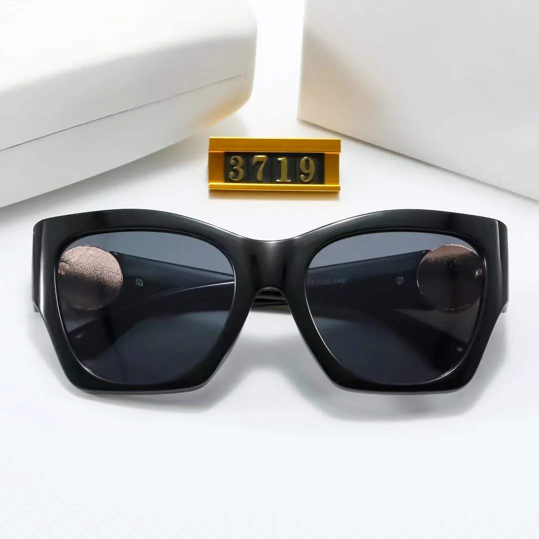 Luxury Sunglasses Man Polarize Lens Designer Sunglasses Woman Oversized Square Sun Glasses Fashion Show Metal Badge Temple Womens Shade Cool Mens Glasses Eyeglass