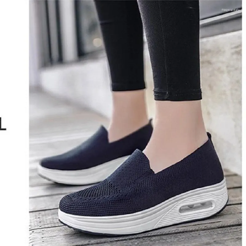 Scarpe casual Donne per scarpe da ginnastica comoda SOLE SOLE SOLE SOLE MESH traspirabile Female Slip-On Durevoli piatti per il tempo libero a molla elegante di dimensioni 42