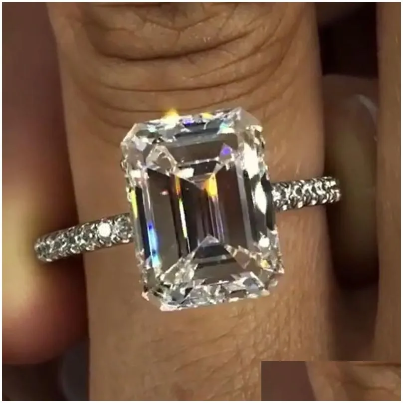 Anneaux Emerald Cut 3ct Lab Diamond Ring 925 Sterling Sier Jewelry Engagement Band pour femmes Livraison de chute d'accessoires de fête de mariée DHSF9