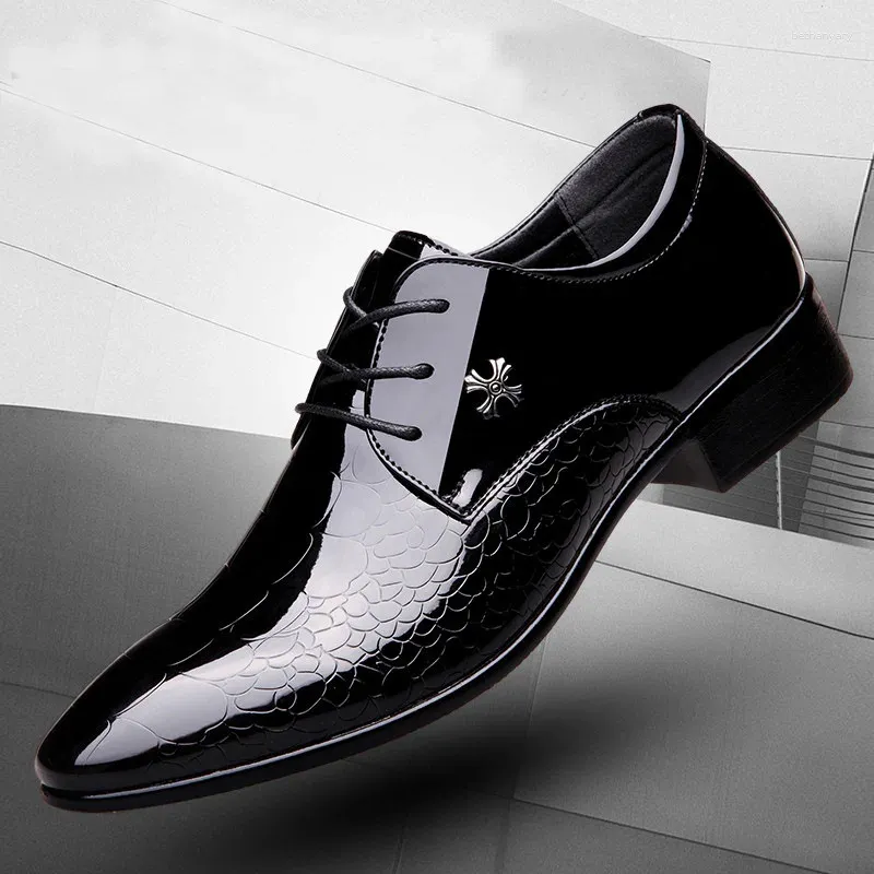 Casual Shoes Est Italienisch Oxford für Männer Luxus Patentleder Hochzeitspunkte Zehenkleid Klassische Derbies Plus Size 38-48