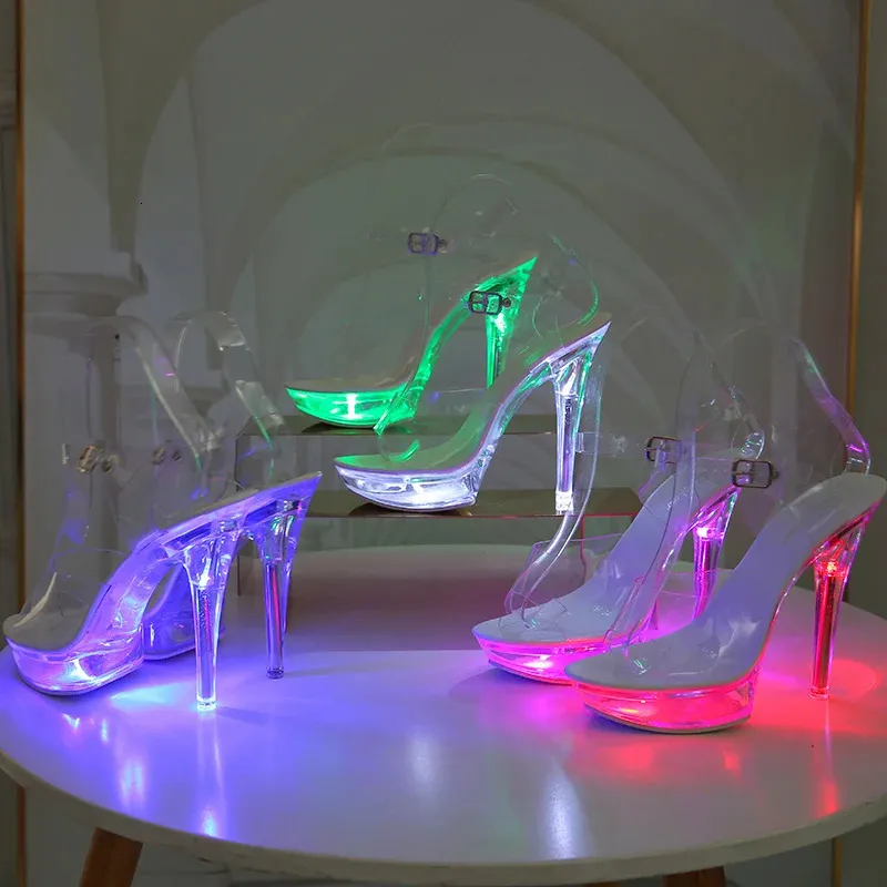 Accendi scarpe luminose donne luminose piattaforma di sandalo luminoso LED 13 cm talloni trasparenti tacchi trasparenti 240426