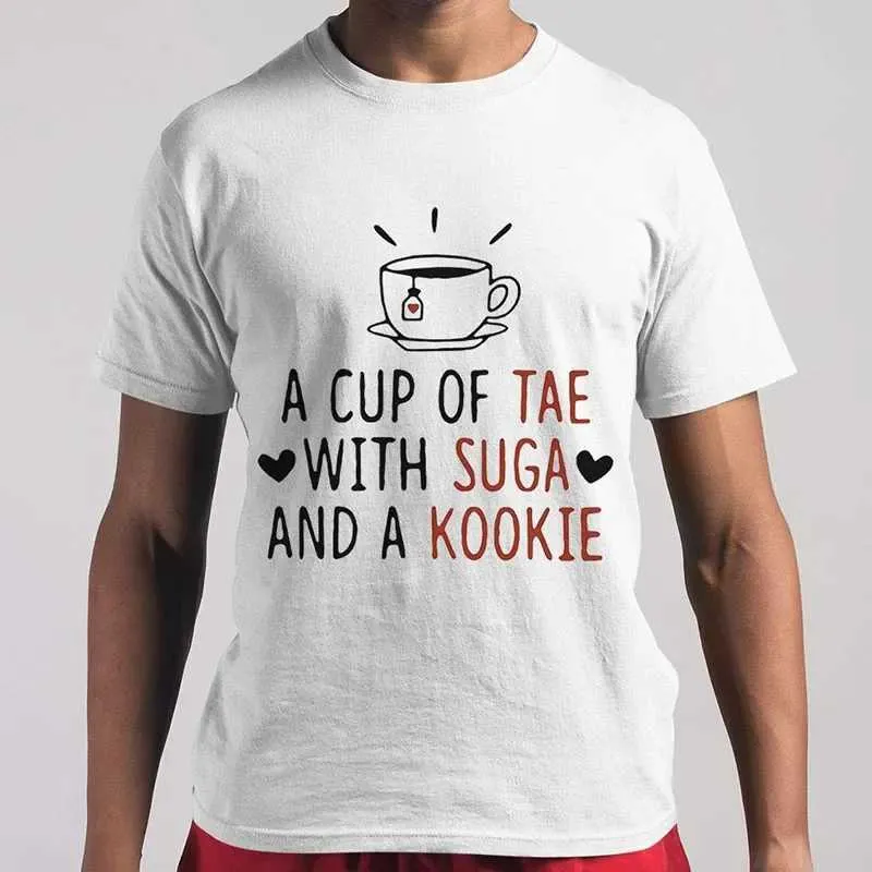 Camiseta feminina Y2K T-shirt de verão estético Uma xícara de tae com suga e uma mulher engraçada de Kookie Slve slve slve white vintage harajuku ts y240509