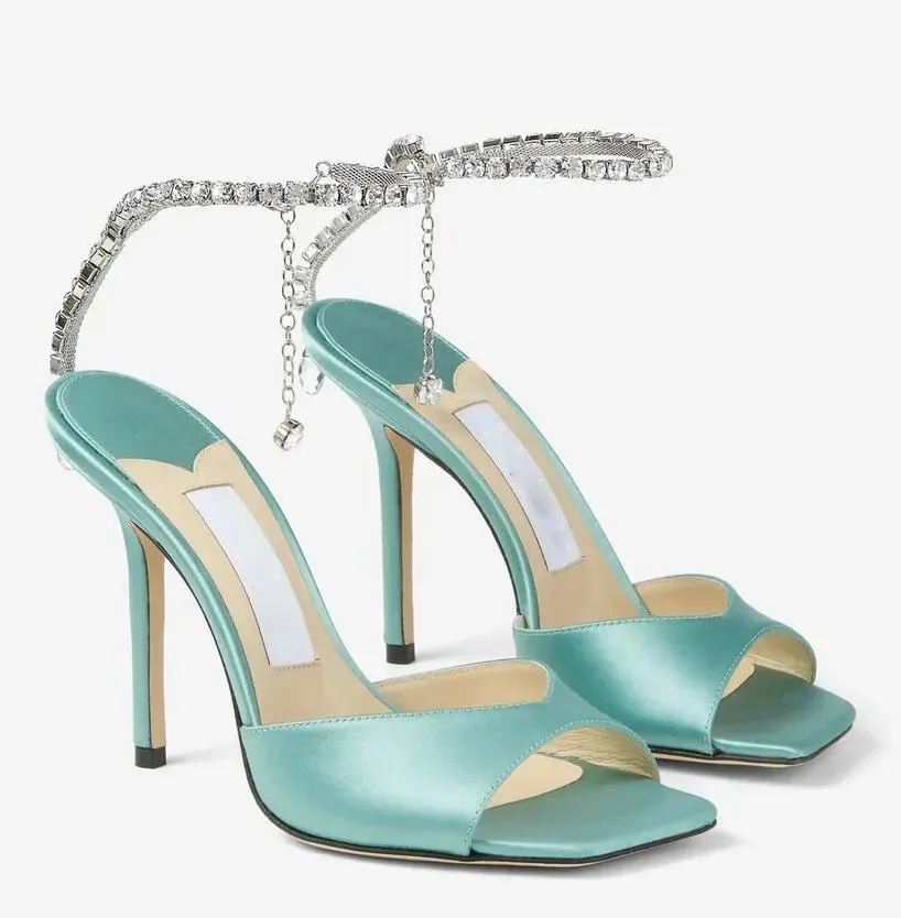 Sommardesigner Sandaler Kvinnor Skor Luxury Saeda Sandal Ankle Straps With Crystal Embelling Open Toes Stiletto Heel EU35-43 med Box Wedding