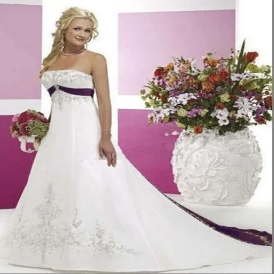 Hot Selling New Elegant White and Purple Emboridery Wedding Dresses Sleeveless Satin Court Train Strapless Bridal Gowns 307S