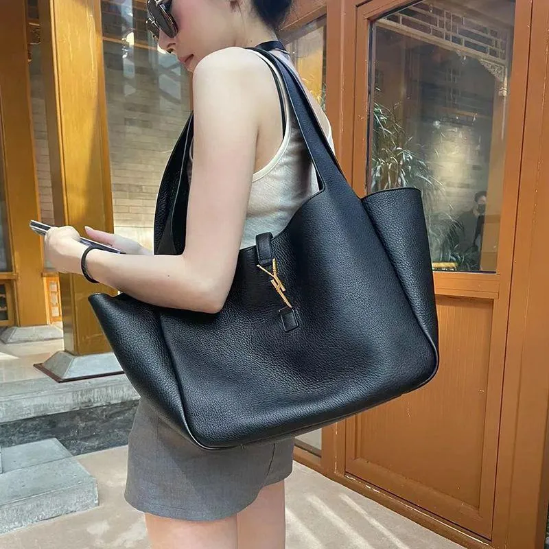 10A Fashion Luxury Boucle Boucle Underarm Sac Shopping Sachon Coube Crossbody Black Sac 30x30cm Sac à main