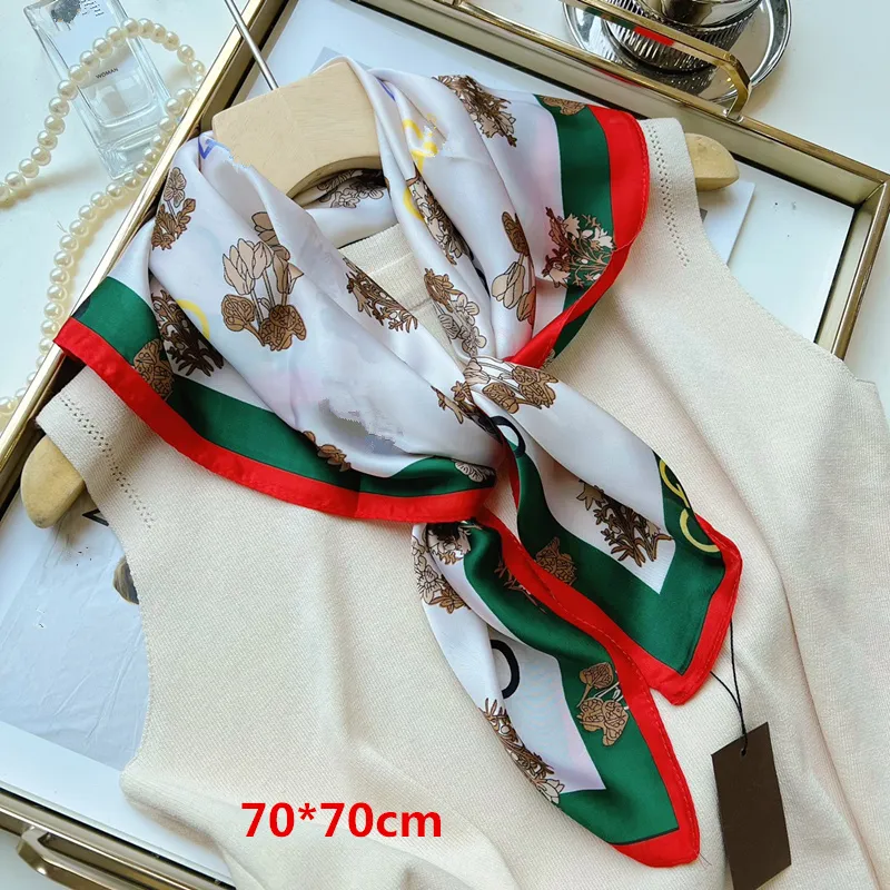 Designer Scarf Silk Scarf Head Scarf For Women Summer Luxurious Scarf High End Classic Letter Mönster Designer Shawl Suchves Gift Enkel att matcha mjuk beröring 70*70 cm S527