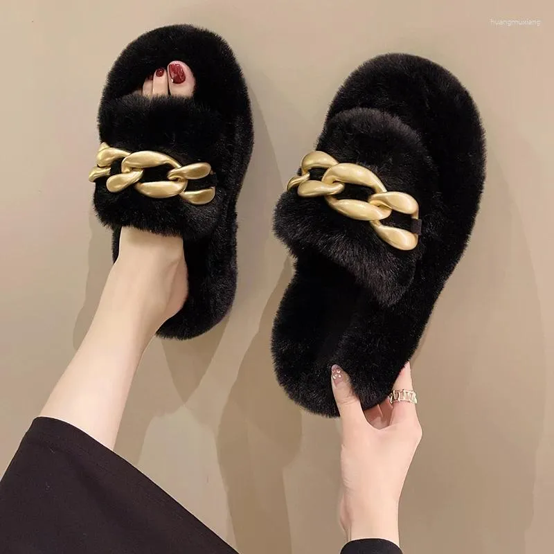 Slippers 2024 Muffin Soled lã grossa para mulheres usando sapatos de cadeia de metal da rede de calcanhar médio versátil da moda Red One Word Metal