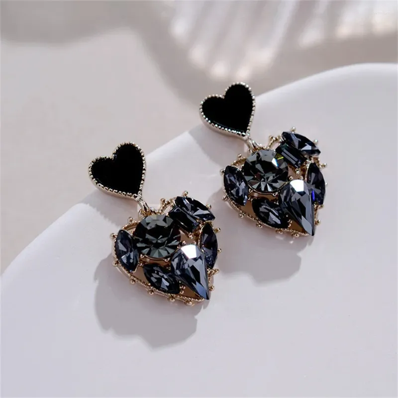 Dangle Earrings Heart Shaped Fashionは絶妙なパーティーギフト耐久性のある黒いラインストーンライト豪華なエレガントをフェードしません