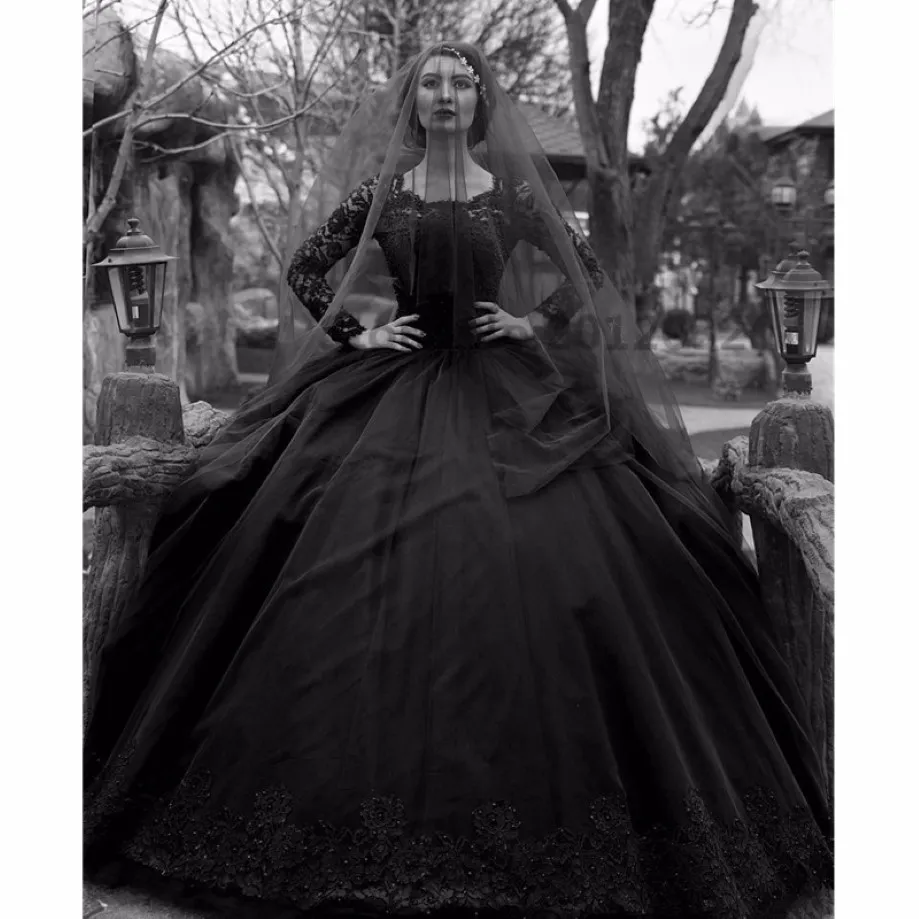 Vintage Black Gothic Ballkleid Brautkleider Langarm Perlen Spitze Juwel Hals Neue 50er -Hochzeitskleider Nicht weiße Robe de Mariee 236H