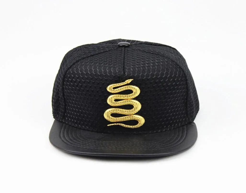 Des créateurs de mode Caps European et American Gold Snake Metal Label Mesh Baseball Cap Mens and Womens Street Culture Dance Hiphop7933758