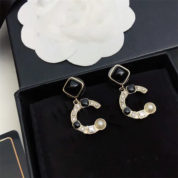 Designer C Earring Luxury Stud Hoop Oreging Women Fashion Jewelry Lettera Cclies Orecchini in oro perla Cjeweler Woman Chanells Gift Oreccchini 598