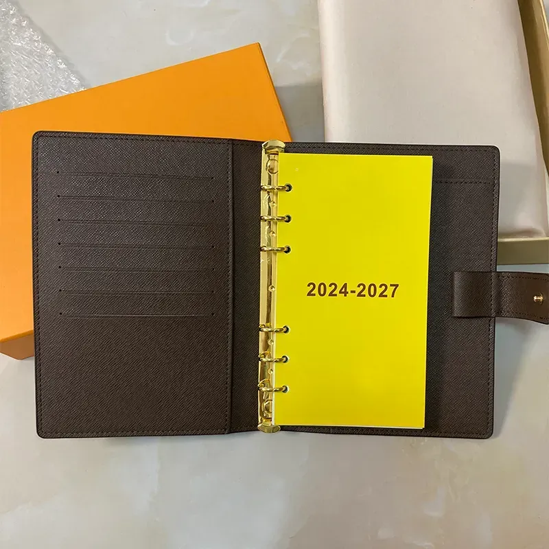 2024 Designer stor skrivbordsagenda omslagsinnehavare memo planerare män kvinnor anteckningsbok dagbok agenda skyddande fall kort passhållare plånbok skrivbord anteckningsslag