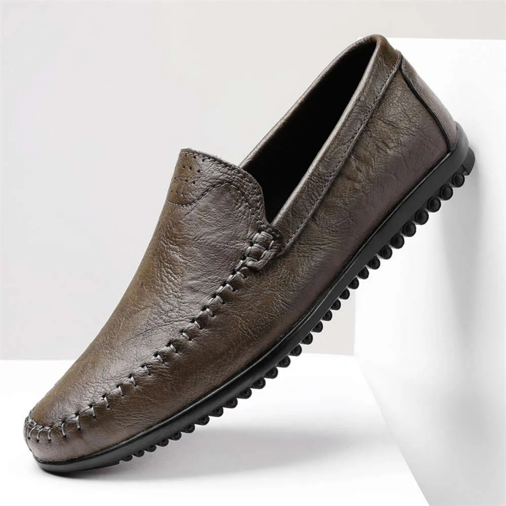 Mężczyźni Mokasyna poślizgnij się na zwykłych skórzanych butach Spring Autumn Men's Slip -ons Flats Mocasines Hombre Designers