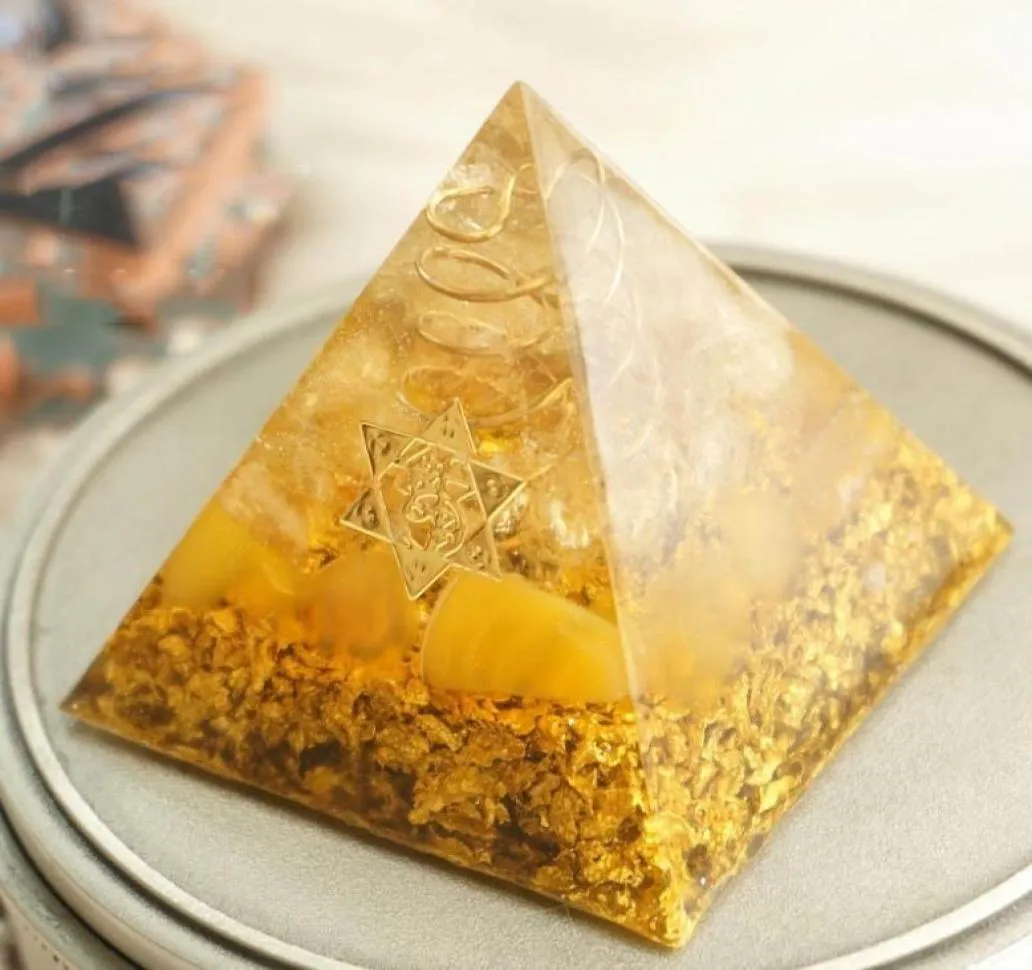 Orgonite Pyramid 5cm symboliseert de gelukkige Citrine Pyramid Energy Converter om rijkdom en welvaartshars te verzamelen Decor4687964