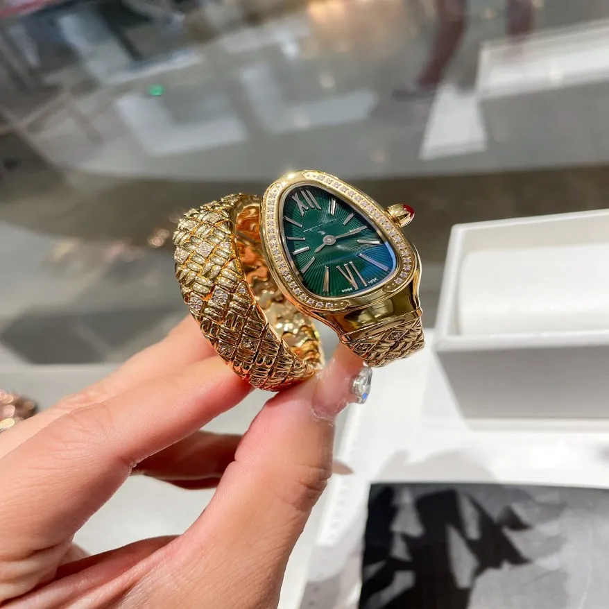 Наручительные часы Женские роскошные алмазные дизайнерские часы Quartz Movement Watch Snake в форме циферблата