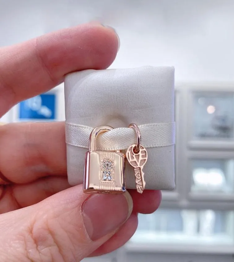 Gold rose Metal plaqué LOVE COEUR LOCK ET CHARME clé pour la Saint-Valentin s'adapte aux perles de bijoux de style européen Bracelets1103599