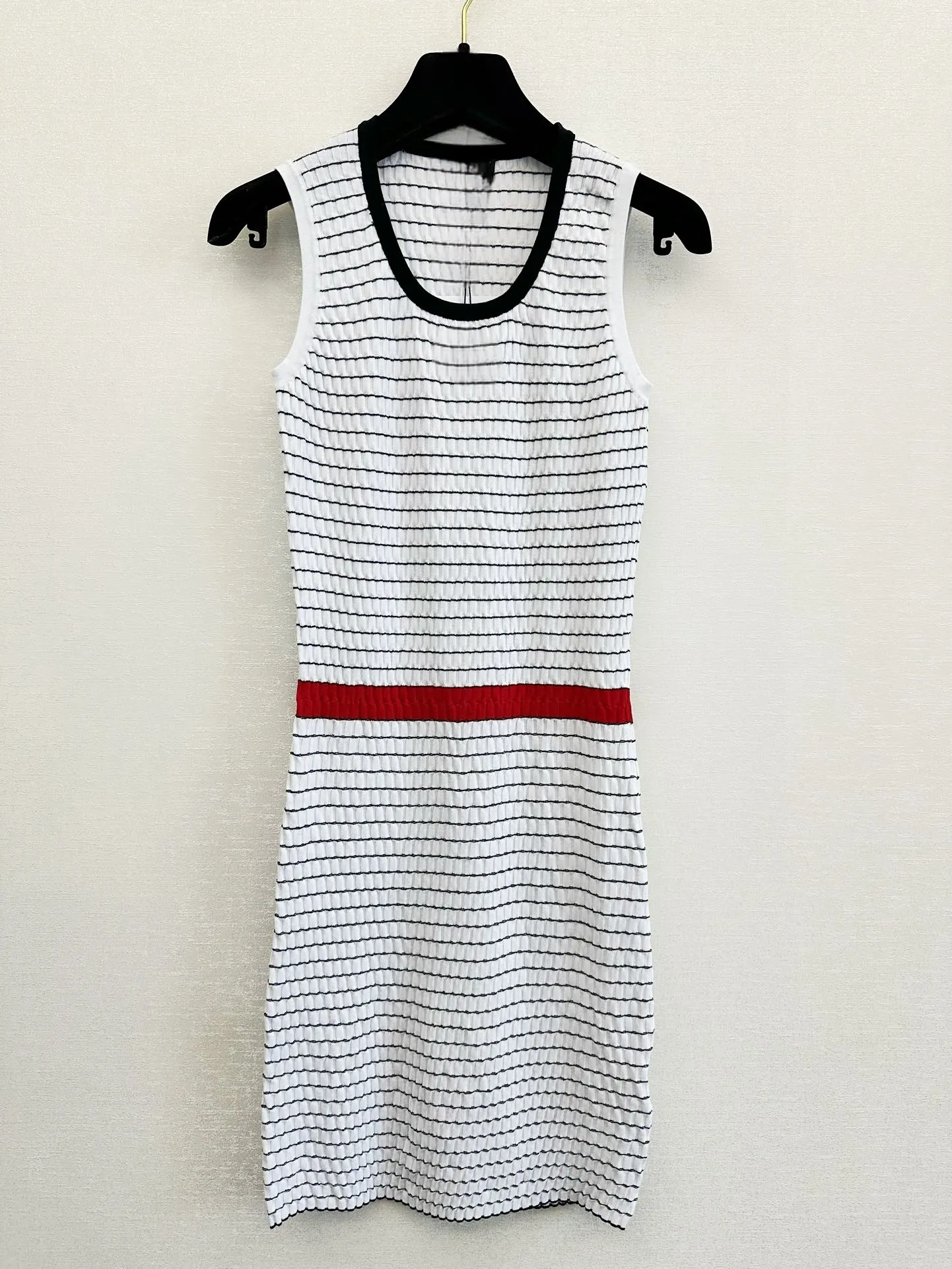 Robe minimaliste et à la mode pour les nouveaux styles du printemps et de l'été