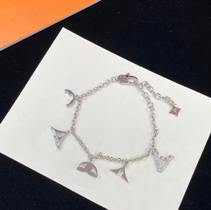 Designer Gold Bracelet Letter Pendant Simple Temperament Jewelry Birthday Party Gift
