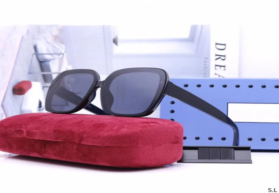 Yeni Klasik Retro Tasarımcı Güneş Gözlüğü Moda Trendi Güneş Gözlükleri Antiglarare UV400 Box8526997 ile Kadınlar İçin Günlük Gözlükler