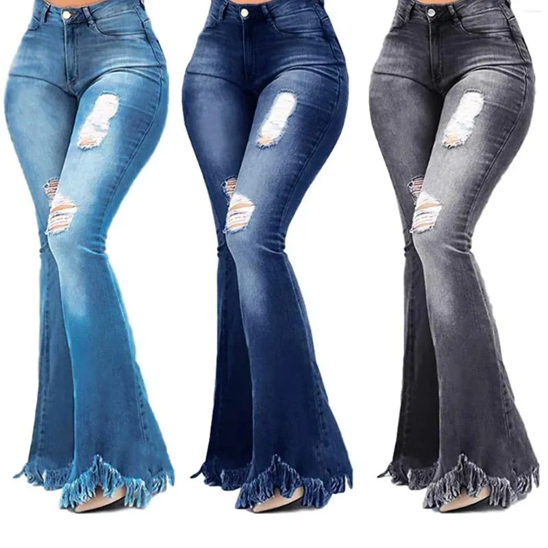 Jeans femminile che abbina una gamba larga magra lavata pantaloni in denim strappato