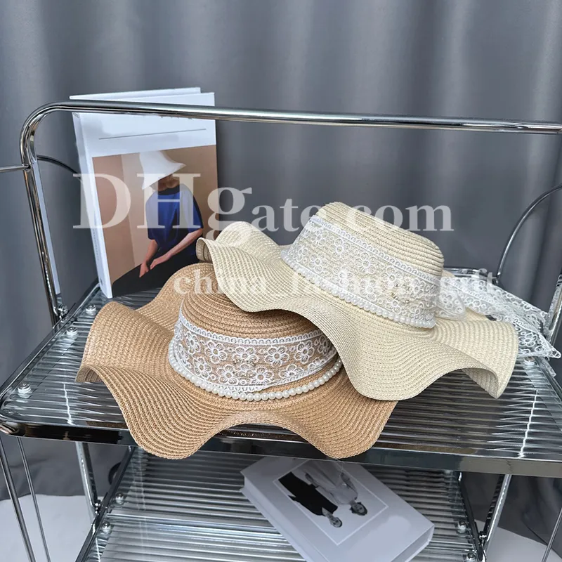 Breitgekrönte gekräuselte Hut Luxus -Strohhut mit Spitze Bogenband Designer Eimer Hut Damen Elegante Perle Kette Hut Travel Urlaub