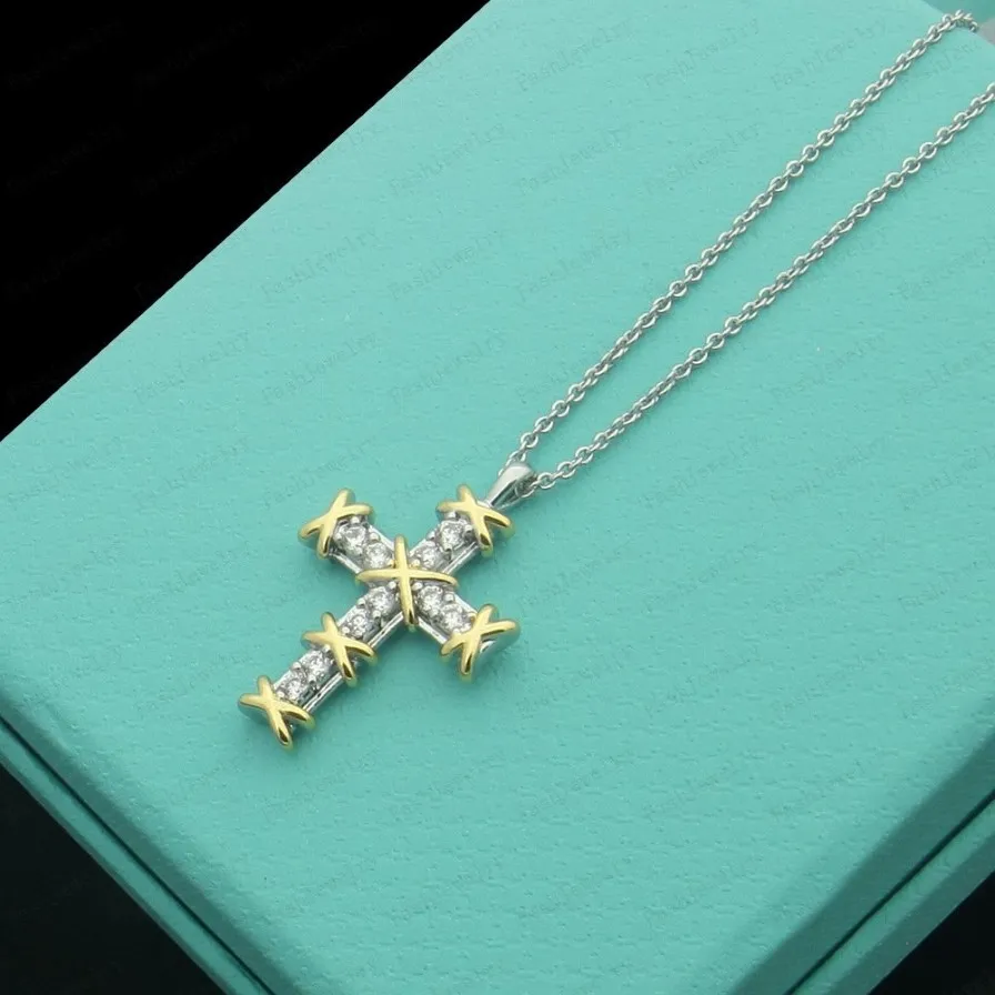 Luxe ontwerper Gold Cross Full Diamond Necklace Set Modellering Originele Fashion Classic Bracelet Dames sieraden Gift met doos 312c