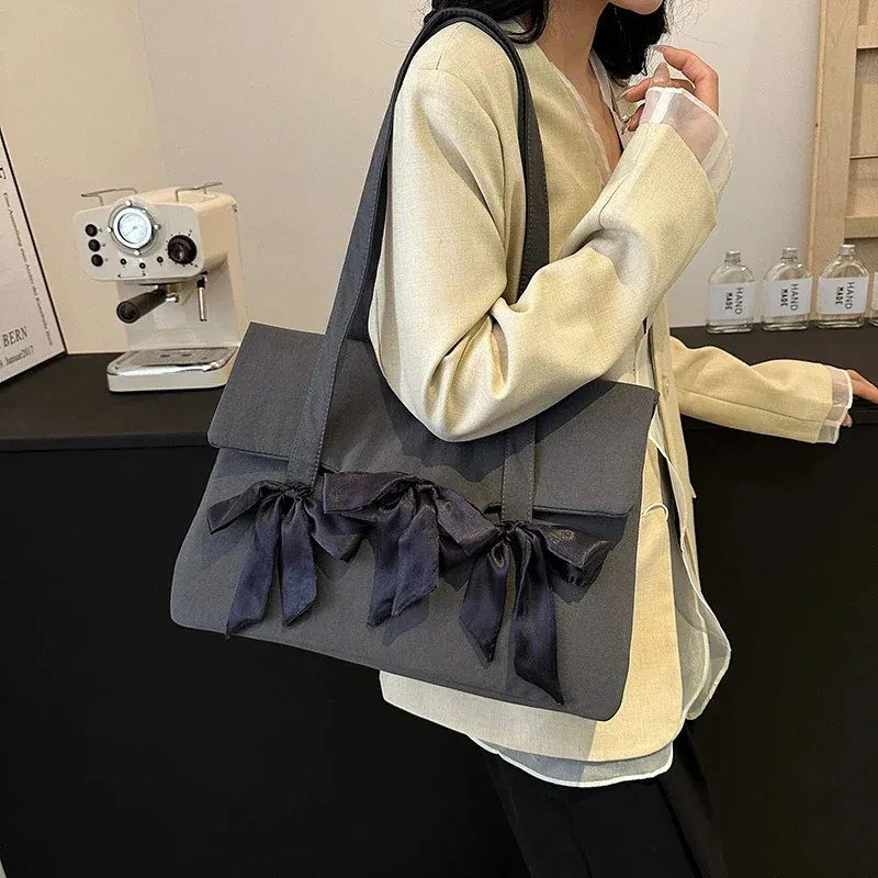 Borse a tracolla in nylon design grande per donne y2k coreano Trend di moda tote bag Lady Travel borse e borse nere 240508