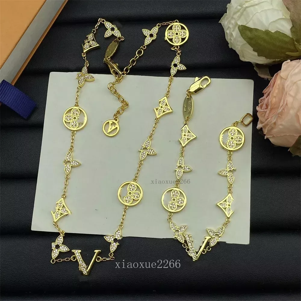 high value designer necklace Letter Necklace bracelet LVW 18K Gold plated clover Necklace designer for woman European and American fashion for party gift suits