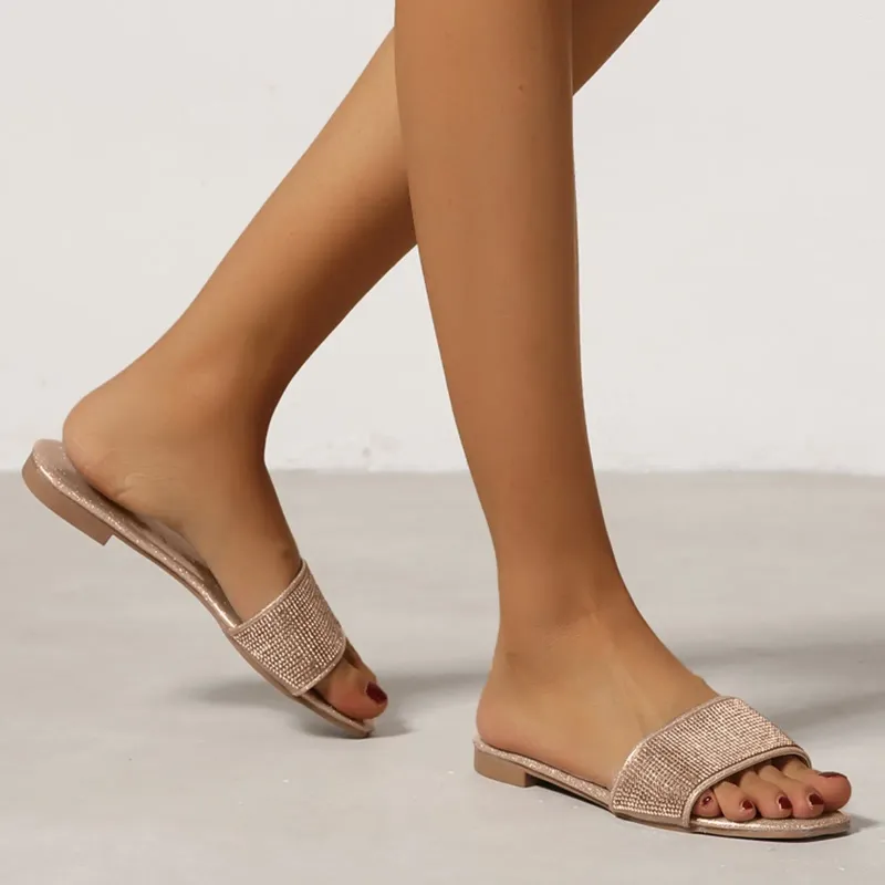 Terlik 2024 Kadın Yaz Kadın Plaj Ayakkabıları Büyük Boyut 42 Bling Flip Flop Kadın İç Mekan Düz Kadınların Günlük Bayan Ayakkabı