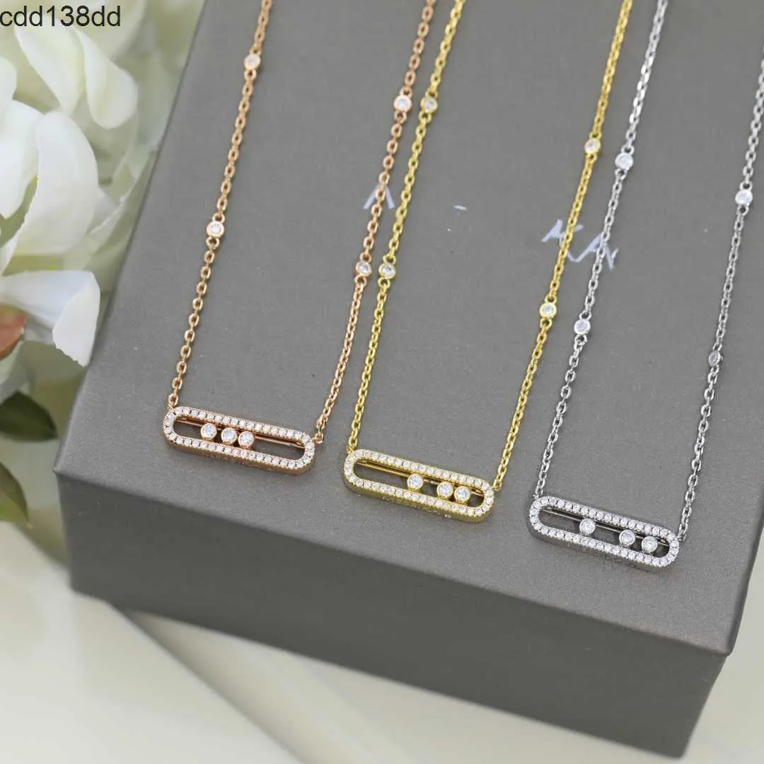 Colliers pendants Collier pendentif de luxe Cuivre de qualité supérieure avec un couloir à chaîne courte en cristal en cristal mobile 18 km