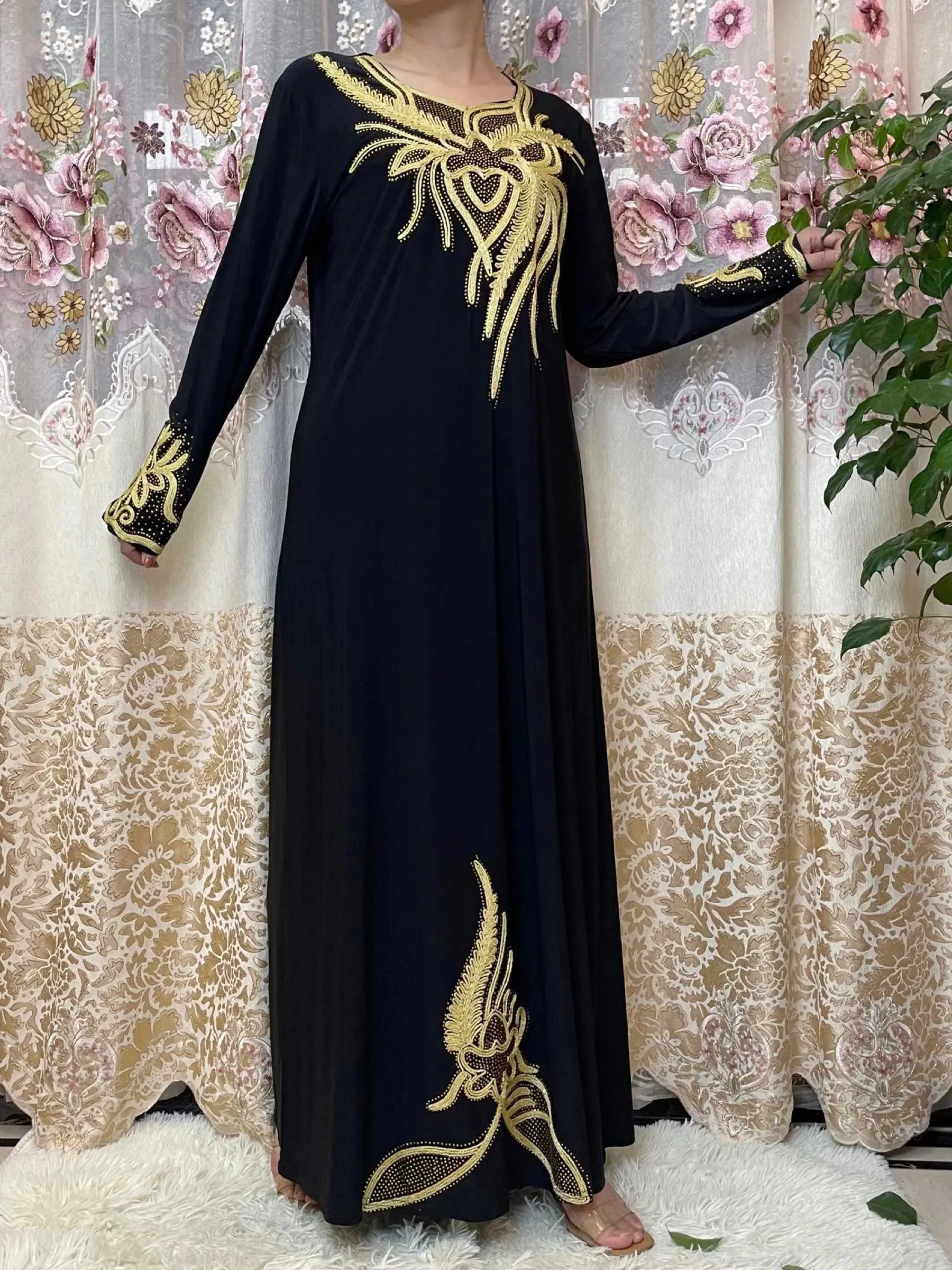 Etniska kläder 2023 Dubai Women Abaya Muslim Evening Long Slve Dress Ice Silk Fabric African Elastic Embroidery Robes Islamiska kläder T240510