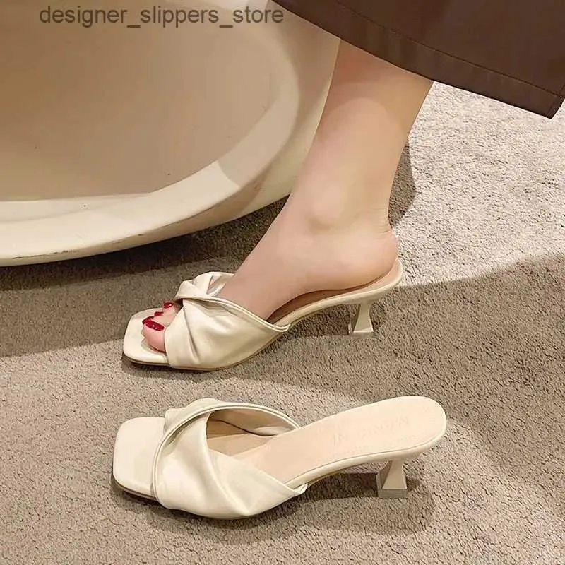Slippers 2024 New Womens Luxury Sandals Summer Middle Boot Short and Fat Casual Designer Dress Pump Spring Back Mule Shoes Zapatos Womens Q240511