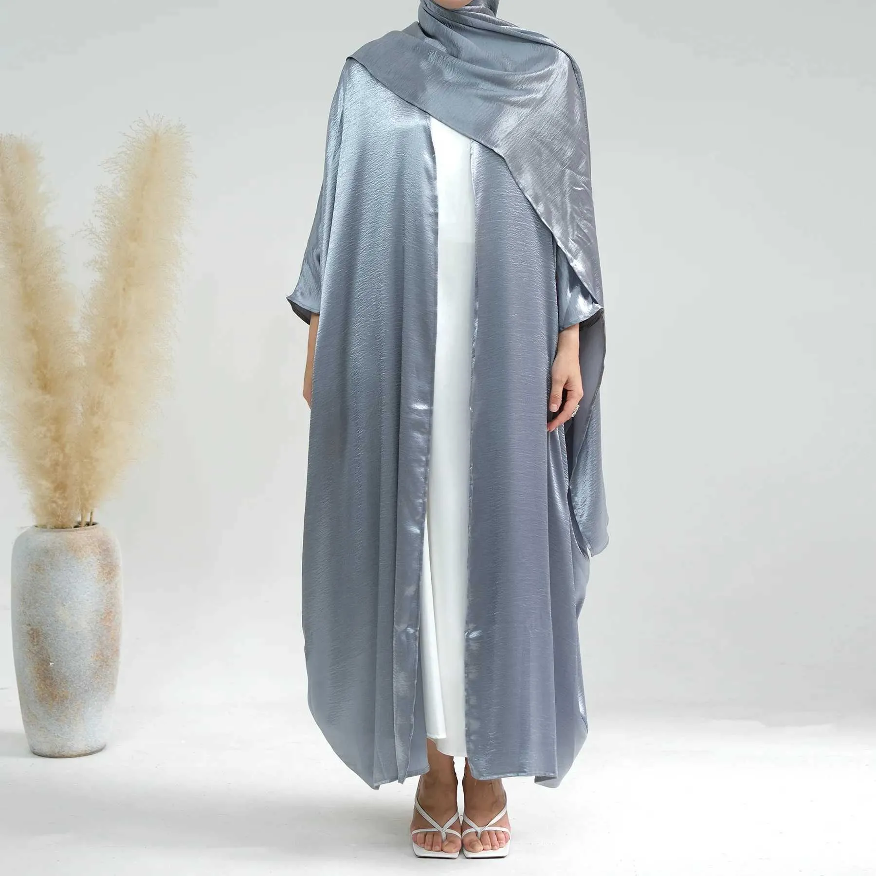 Etniska kläder Nya turkiska Dubai Open Kimono Abaya Silky Party Marockan Caftan For Women Jalabiyat Batwing Slve Robe Prayer Dress Ramadan Eid T240510