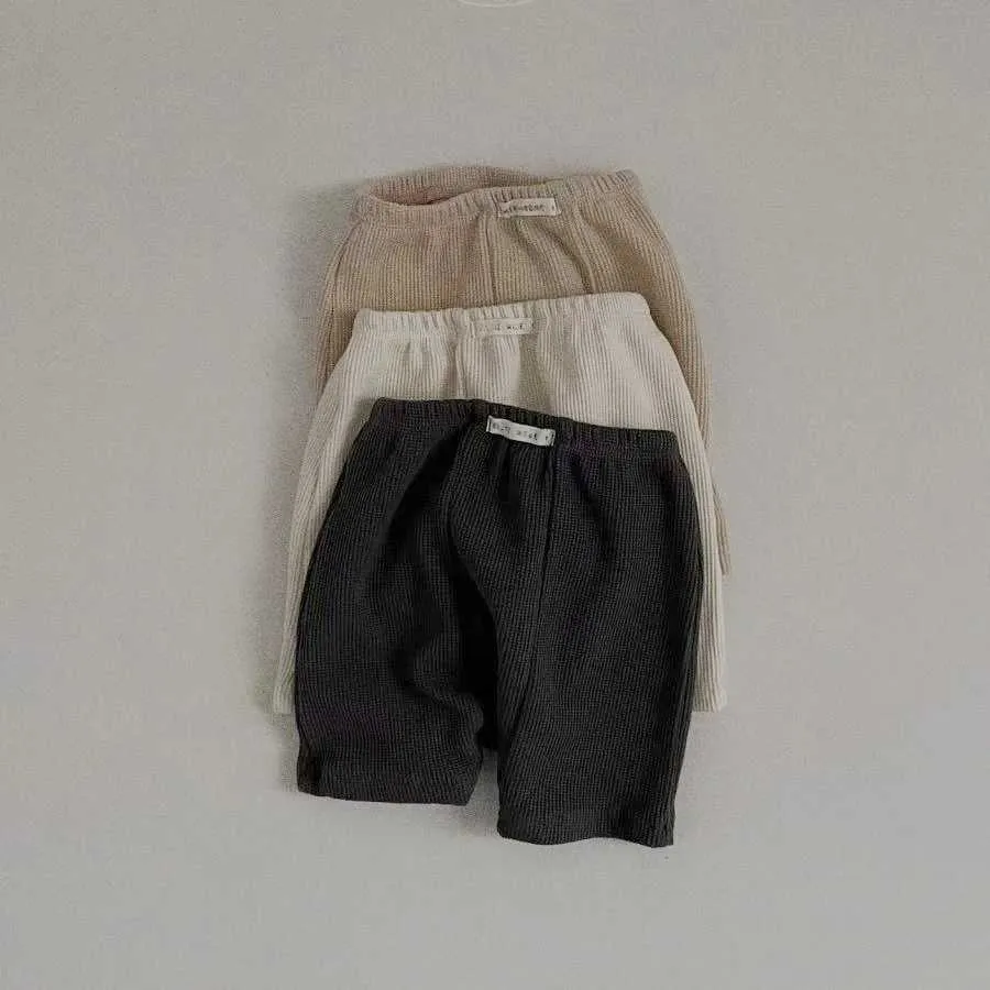 Shorts ny baby ren bomull baby pp byxor söt förskola ribbade långa ben sommar pojkar och flickor shorts barnkläder 0-24m D240510