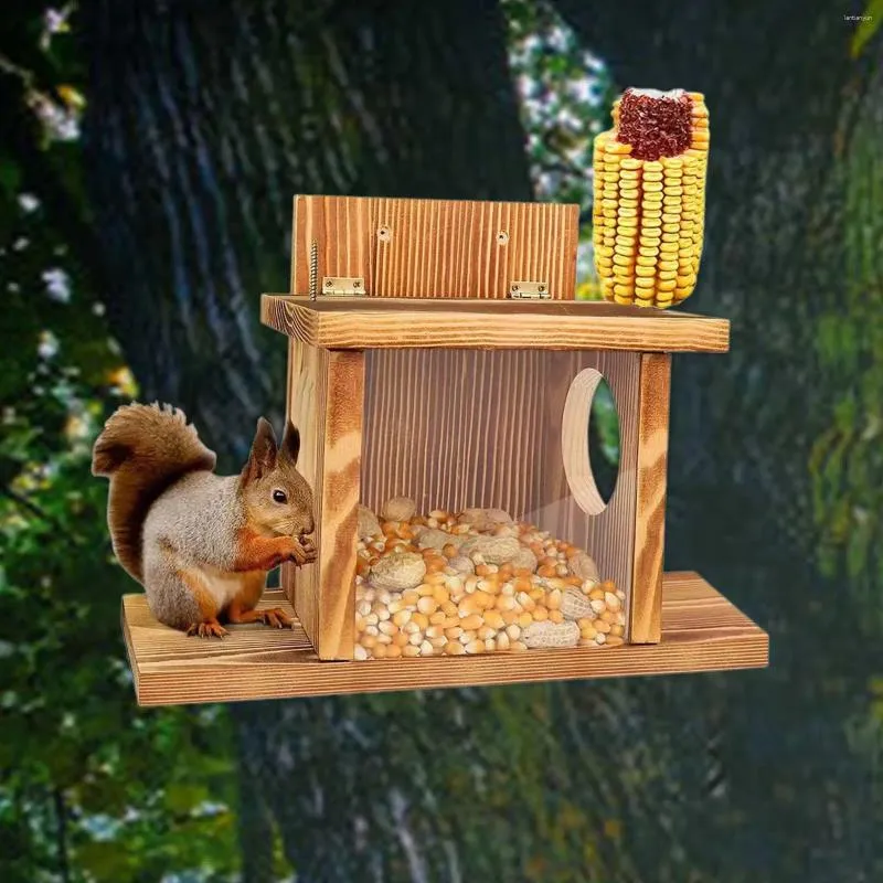 Inne zaopatrzenie ptaków na zewnątrz drewniane karmnik wiewiórki stajni z górnym dachem na drzewa na podwórku zewnętrznym